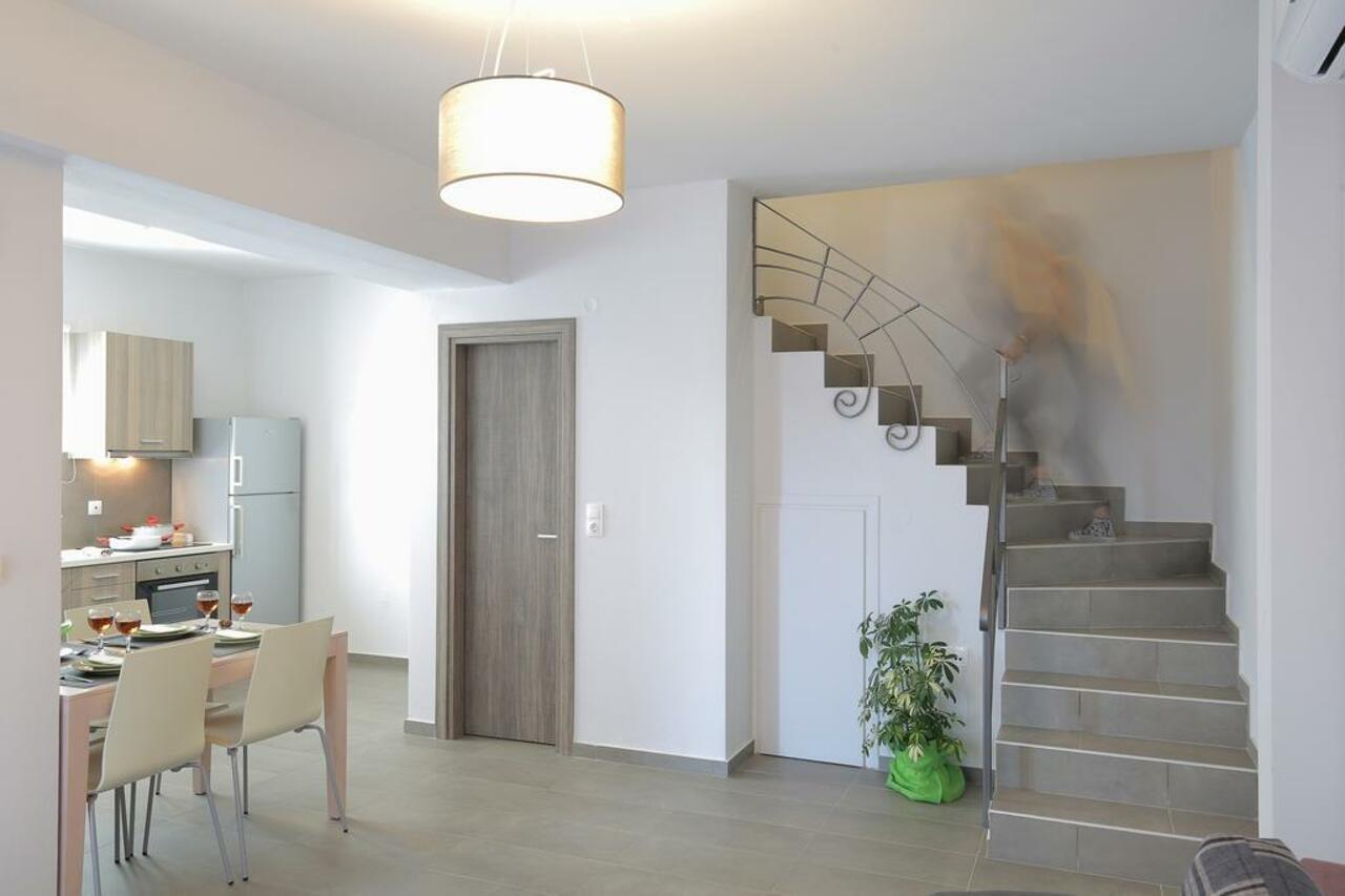 Sea View Luxury Apartment Плакиас Экстерьер фото
