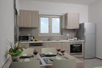 Sea View Luxury Apartment Плакиас Экстерьер фото