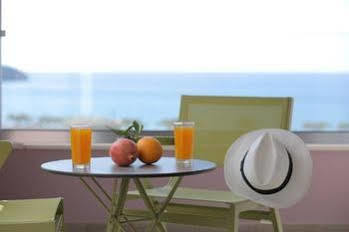 Sea View Luxury Apartment Плакиас Экстерьер фото